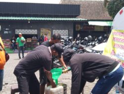 Personil Ditreskrimsus Kawal Operasi Pasar di Sampangan, Dorong Pedagang Jual Migor Dengan Harga Wajar.