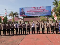 Kapolres Sinjai Pimpin Apel Gelar Pasukan Dalam Rangka Ops Keselamatan 2022