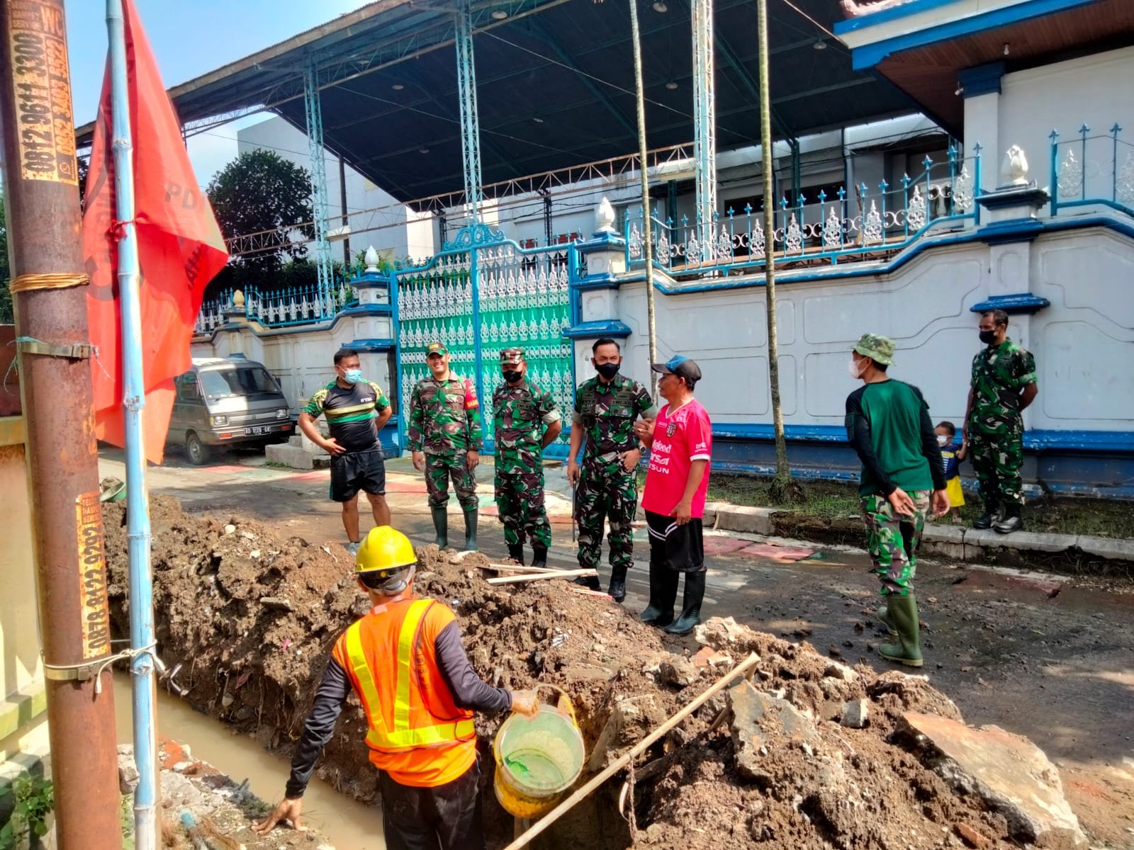 Dandim Solo Sidak Karya Bakti Daerah KBD Di Kecamatan Serengan