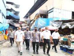 Tinjau Pasar Minggu, Kapolri Pastikan Stok Minyak Curah untuk Warga Aman