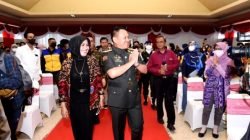 Rektor Universitas Dr Sutomo Unitomo Dr Siti Marwiyah SH MH menerima kehadiran Kepala Staf Angkatan Darat Kasad Jenderal TNI Dudung Abdurachman SE MM Foto Dok Istimewa