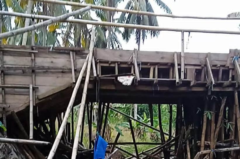 Jembatan yang seharusnya menjadi kebutuhan masyarakat untuk akses menuju Perkebunan Desa Bohabak Satu Kecamatan Bolangitang Timur Kabupaten Bolmut Provinsi Sulawesi Utara