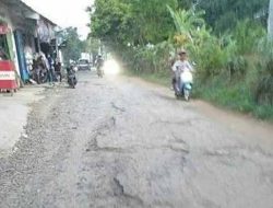 Tak Kunjung Diperbaiki, Jalan Rusak di Broco Kalisuren Kerap Sebabkan Kecelakaan