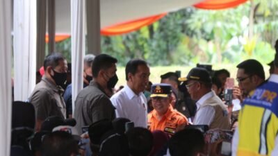 Penyerahan Bantuan Presiden Kepada Warga Korban Gempa Cianjur di Yonif Raider 300Bjw