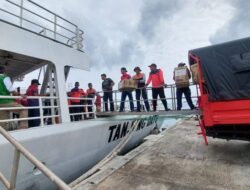 Kapal Tanjung Datu-301 Bertolak Antar Bansos ke Pulau Serasan