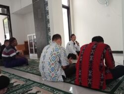 Pasca Sholat Ashar, RSUD dr R Soetrasno Rembang Bagikan Takjil ke Keluarga Pasien