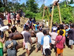 Respon Keluhan Masyarakat, Prajurit Ajusta Bangun Jembatan Darurat