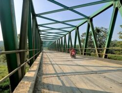 Jembatan Penghubung Dua Kecamatan Rusak Parah, AGJT Desak Pemkab Bogor Tutup Total