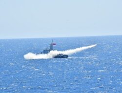 TNI Kerahkan Kapal Perang Bikin Kocar-Kacir Pasukan Musuh