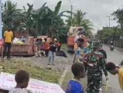 Peduli Lingkungan, Babinsa Timika Bersama Warga Kerja Bakti Bersihkan Sampah